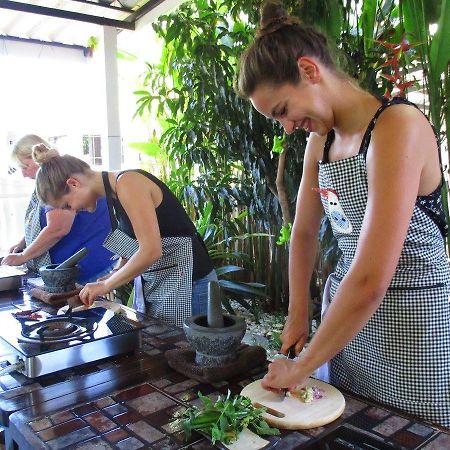 Bed and Breakfast Sister House Chiangmai (Adults Only) Chiang Mai Esterno foto
